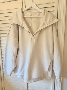 Lululemon Ivory 3/4 Zip long Sscuba